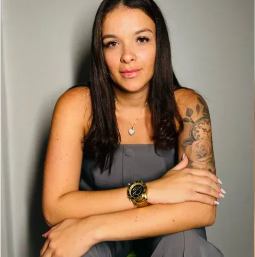 Thainá Vasconcelos, consultora de planos de saúde